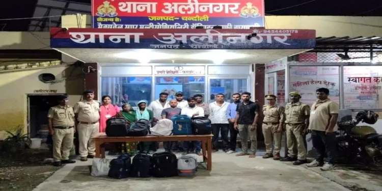 Chandauli News: पुलिस की बड़ी कार्रवाईः 10 शराब तस्कर गिरफ्तार, लाखों की अवैध शराब बरामद 1 1912739 chandauli news 61