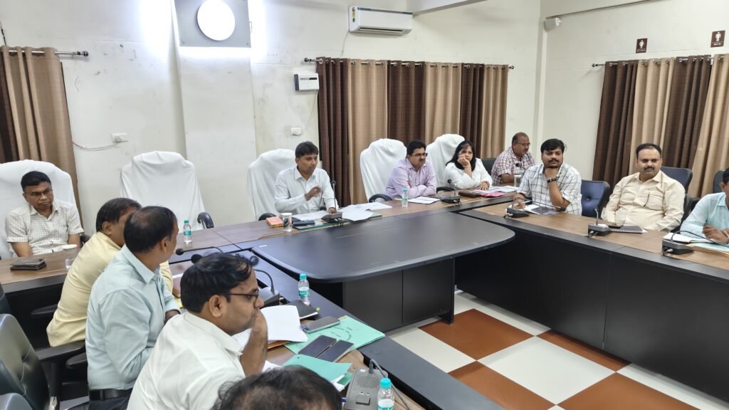 Chandauli: हर घर तिरंगा अभियान की तैयारी बैठक सम्पन्न चंदौली में व्यापक आयोजन की रूपरेखा तैयार 1 WhatsApp Image 2025 08 04 at 4.58.35 PM