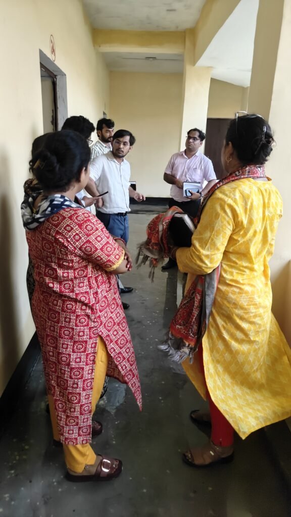 Chandauli: चंदौली निर्माणाधीन कार्यों में यूपीपीसीएल कार्यदाई संस्था की लापरवाही, जिलाधिकारी ने जारी किया नोटिस 1 WhatsApp Image 2025 08 08 at 11.27.59 AM
