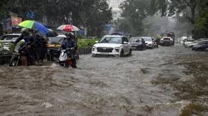 Mumbai Heavy Rain: मुंबई में बारिश का कहर! महाराष्ट्र में अब तक 7 लोगों की मौत, सड़कों पर बहने लगीं नदियां, रेड अलर्ट जारी 2 image 152