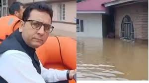 Jammu Kashmir Flood: पूरे कोर्ट में भरा पानी फिर भी इन जज साहब ने हार नहीं मानी, नाव लेकर पहुंचे और की सुनवाई 2 image 209