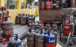 LPG Price Revised: सितंबर से गैस सिलेंडर सस्ता, चांदी पर हॉलमार्क जरूरी-जानें किन नियमों में बदलाव 1 44 1