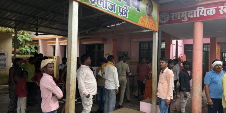 Chandauli: चंदौली नौगढ़-मधुपुर मार्ग पर भीषण सड़क हादसा: दो युवकों की मौत, एक गंभीर रूप से घायल 1 WhatsApp Image 2025 09 15 at 12.16.39 PM