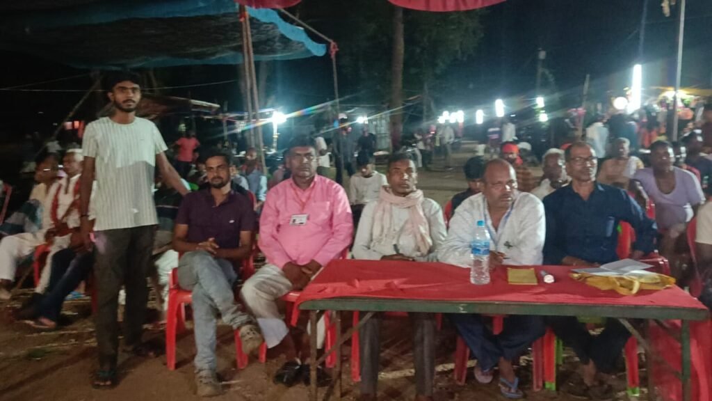 Jharkhand: नवरात्र की सप्तमी पर मां भगवती के पट्ट खुलते ही उमड़ी श्रद्धालुओं की भीड़ 2 WhatsApp Image 2025 09 30 at 11.01.30 AM