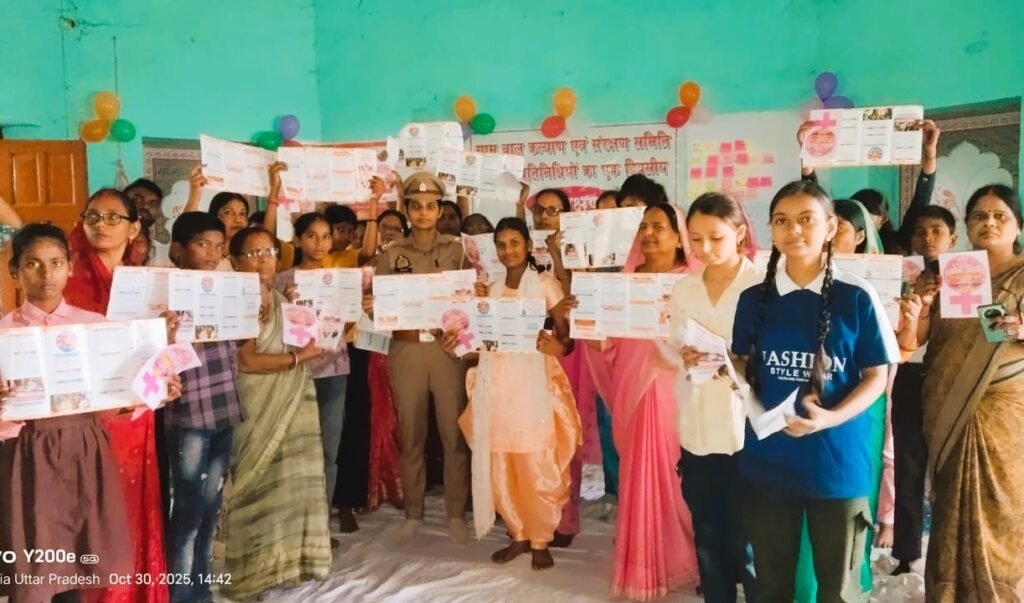 Chandauli: मिशन शक्ति फेज-5.0 के अंतर्गत चंदौली पुलिस द्वारा महिला सुरक्षा एवं सशक्तिकरण हेतु जागरूकता अभियान आयोजित 2 WhatsApp Image 2025 10 31 at 12.30.39 PM 1