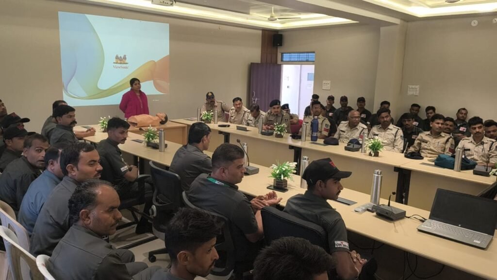 MP News: राजगढ़ में डायल 112 के चालकों का ड्राइविंग टेस्ट एवं मेडिकल टीम द्वारा सीपीआर प्रशिक्षण सम्पन्न। 2 WhatsApp Image 2025 11 05 at 4.59.31 PM 1