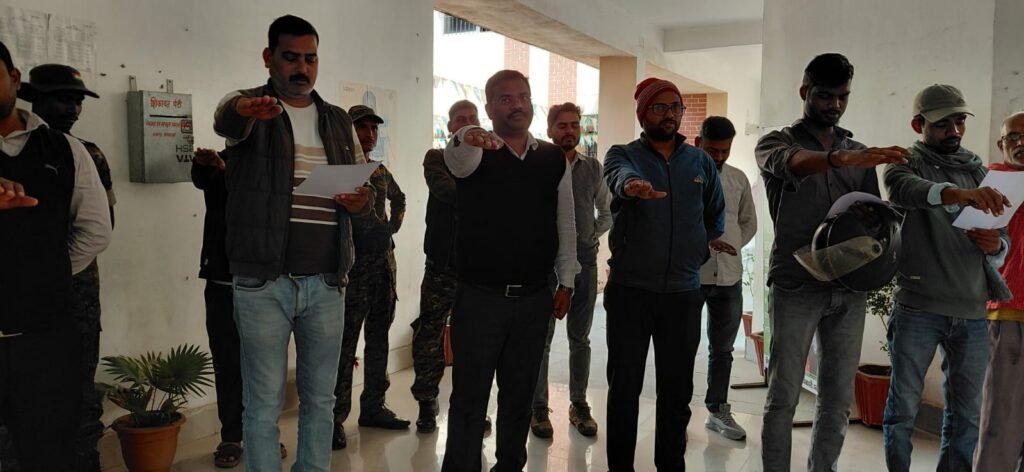 Jharkhand: सतबरवा प्रखंड सह अंचल विकास पदाधिकारी ने चलाई नशा मुक्ति शपथ अभियान। 2 WhatsApp Image 2025 11 19 at 5.39.25 PM