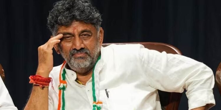 Karnataka Political Crisis: कर्नाटक में महा-बदलाव! डीके शिवकुमार बनेंगे CM? MLA ने सियासी तनातनी के बीच दिए ’सीक्रेट डील’ के संकेत 1 WhatsApp Image 2025 11 25 at 1.43.44 PM 1