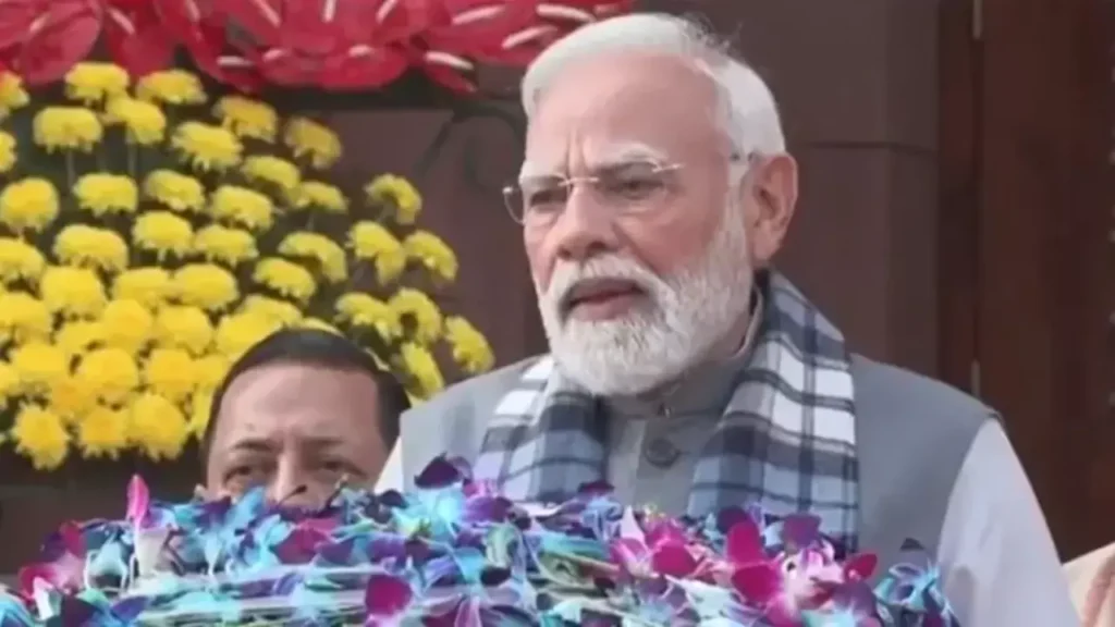 Parliament Session: 'नारे नहीं, अब नीति का समय है' PM मोदी ने विपक्ष को शीतकालीन सत्र से पहले दी बड़ी नसीहत 2 WORKERS 1763737525575