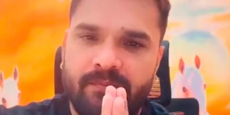 Khesari Lal Yadav Video: खेसारी ने पवन सिंह,रवि किशन, निरहुआ को दी खुली चुनौती- नंगा कर दूंगा देखें 1 WhatsApp Image 2025 12 04 at 9.55.33 PM 1
