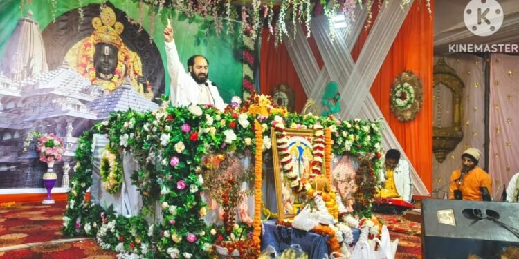 Sonbhadra: गांधी मैदान रेणुकूट में गूंजी राम कथा, बाल लीला से ताड़का वध तक भावविभोर श्रोता 1 WhatsApp Image 2025 12 22 at 10.42.33 AM