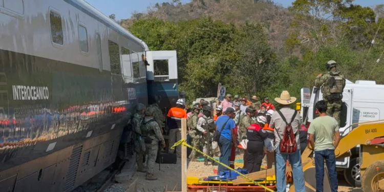 Mexico Train Accident: मैक्सिको में पटरी से उतरीं ट्रेन की बोगियां, 13 की मौत, 98 घायल… मचा हड़कंप 1 WhatsApp Image 2025 12 29 at 8.42.15 AM 1
