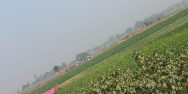 Barabanki News: बाराबंकी में खनन माफियाओं के हौसले बुलंद,पुलिस–राजस्व विभाग की मिलीभगत के आरोप, अवैध मिट्टी खनन धड़ल्ले से जारी 1 WhatsApp Image 2025 12 30 at 7.42.21 PM
