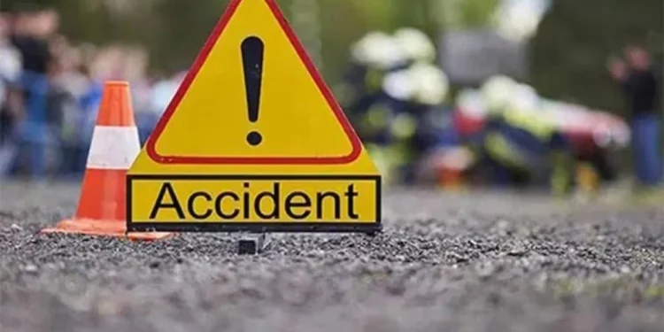 Mumbai New Year accident: मुंबई में न्यू ईयर के जश्न के बीच खूनी रफ्तार! नाकाबंदी के दौरान ट्रैफिक पुलिसकर्मी को बाइक सवार ने उड़ाया 1 WhatsApp Image 2025 12 30 at 2.32.03 PM 2