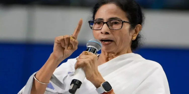 Bengal CM Mamata Banerjee: बंगाल चुनाव से पहले ममता बनर्जी का 'ब्रह्मास्त्र'!BJP का पूरा गणित गड़बड़ाया, पलट जाएगी बाजी 1 WhatsApp Image 2026 02 05 at 7.41.54 AM