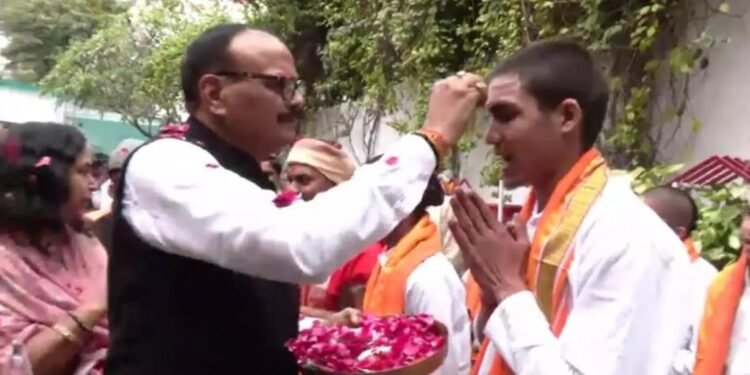 Deputy CM Brajesh Pathak: बटुक ब्राहमणों का सम्मान…, ‘चोटी खींचना महापाप’ वाले बयान के बाद ब्रजेश पाठक का फिर बड़ा दांव 1 WhatsApp Image 2026 02 11 at 8.02.54 PM 1