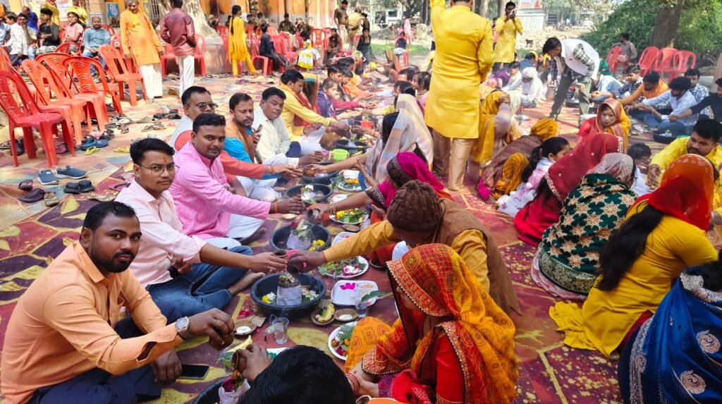 Barabanki: बाराबंकी के टिकैतगंज में हुआ भव्य सामूहिक रुद्राभिषेक, गूंजा हर-हर महादेव का जयघोष 2 WhatsApp Image 2026 02 15 at 12.08.41 PM 1