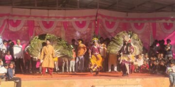 Chandauli: नौगढ़ में महाशिवरात्रि पर भव्य झांकी: डीजे-नगाड़ों के साथ उमड़ी भीड़, पुलिस की मुस्तैदी से शांतिपूर्ण रहा आयोजन 42 WhatsApp Image 2026 02 16 at 11.20.28 AM 1