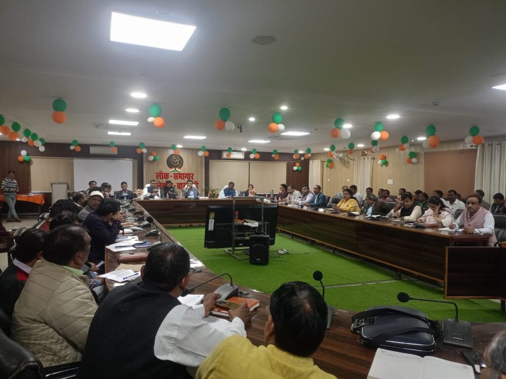 Barabanki News: जिलाधिकारी ने की मतदाता पुनरीक्षण कार्य की समीक्षा, शत-प्रतिशत सुनवाई पर जोर 2 WhatsApp Image 2026 02 21 at 1.56.54 PM 1