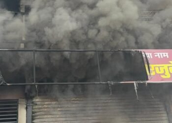 MP Accident: राजगढ़ में गंजेडियो की धमकी से परेशान पुजारी: रातों रात प्रतिमा लेकर शहर छोड़कर भागा, फूट फूट पर रोए श्रद्धालु 14 WhatsApp Image 2026 03 21 at 3.41.46 PM