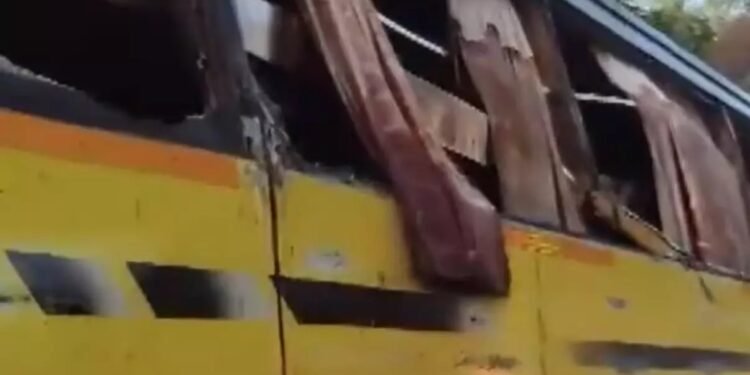 Delhi Bus Accident: दिल्ली में आधी रात मौत का तांडव! झंडेवालान मंदिर के पास पलटी स्लीपर बस, चीख-पुकार के बीच दो की मौत 1 WhatsApp Image 2026 03 24 at 11.32.51 PM 3