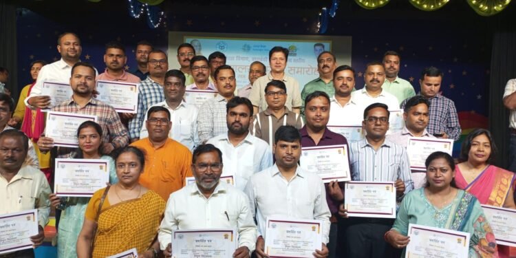 UP News: बाराबंकी में 507 निपुण विद्यालयों के शिक्षकों का सम्मान, शिक्षा गुणवत्ता सुधार पर जोर 1 WhatsApp Image 2026 03 25 at 11.15.51 PM