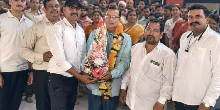 Mumbai: भारत वैभव पार्टी के राष्ट्रीय अध्यक्ष कृष्ण कुमार पाण्डेय का मुंबई आगमन, भव्य स्वागत 1 WhatsApp Image 2026 03 27 at 9.51.41 PM