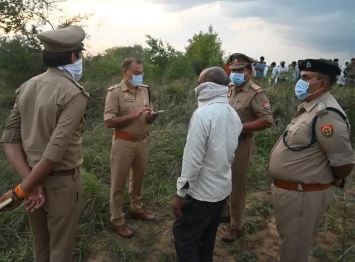 Bareilly News: बरेली में दर्दनाक सड़क हादसा: बोलेरो, टैंकर और बाइक की भिड़ंत में 5 की मौत, 3 गंभीर 2 WhatsApp Image 2026 04 06 at 9.25.53 AM