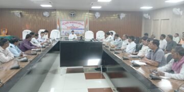 UP News: चंदौली में गेहूं खरीद को लेकर कार्यशाला आयोजित, डीएम ने दिए सख्त निर्देश 42 WhatsApp Image 2026 04 15 at 11.17.12 AM 1