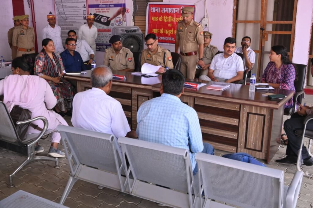 UP News: थाना समाधान दिवस में डीएम व एसपी ने सुनी जनसमस्याएं, भूमि विवादों के त्वरित, गुणवत्तापूर्ण एवं मौके पर जाकर निस्तारण के निर्देश 1 WhatsApp Image 2026 05 09 at 23.33.18