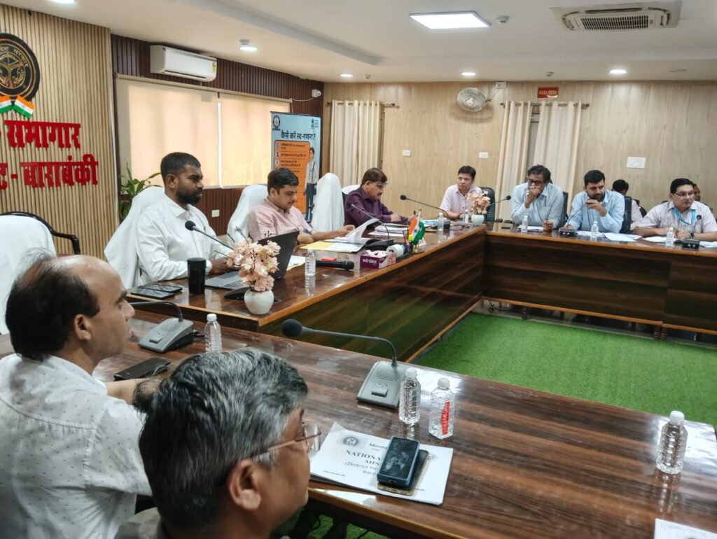 UP News: बाराबंकी में स्वास्थ्य सेवाओं की समीक्षा, डीएम ने वेतन भुगतान और सफाई व्यवस्था सुधारने के दिए निर्देश 3 WhatsApp Image 2026 05 22 at 00.17.18 1