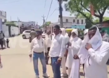 Mahoba News: महोबा में मर्यादा भूले अजय राय! PM मोदी और पुलिस कप्तान को सरेआम दी भद्दी गालियां 16 WhatsApp Image 2026 05 22 at 00.17.19 8