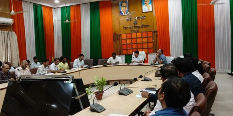 UP News: जनपद में कौशल विकास एवं प्रशिक्षित युवाओं के रोजगार से जुड़ाव को लेकर डीएम ने की समीक्षा बैठक 1 WhatsApp Image 2026 05 23 at 06.51.12