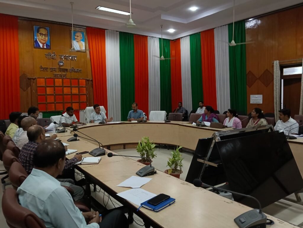 UP News: जनपद में कौशल विकास एवं प्रशिक्षित युवाओं के रोजगार से जुड़ाव को लेकर डीएम ने की समीक्षा बैठक 2 WhatsApp Image 2026 05 23 at 06.51.13