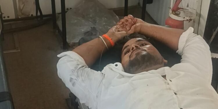 UP News: आगरा-ग्वालियर हाईवे पर भीषण सड़क हादसा, महिला समेत तीन की मौत, कई घायल 1 WhatsApp Image 2026 06 17 at 10.26.45