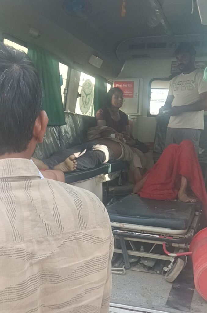UP News: आगरा-ग्वालियर हाईवे पर भीषण सड़क हादसा, महिला समेत तीन की मौत, कई घायल 2 WhatsApp Image 2026 06 17 at 10.26.46