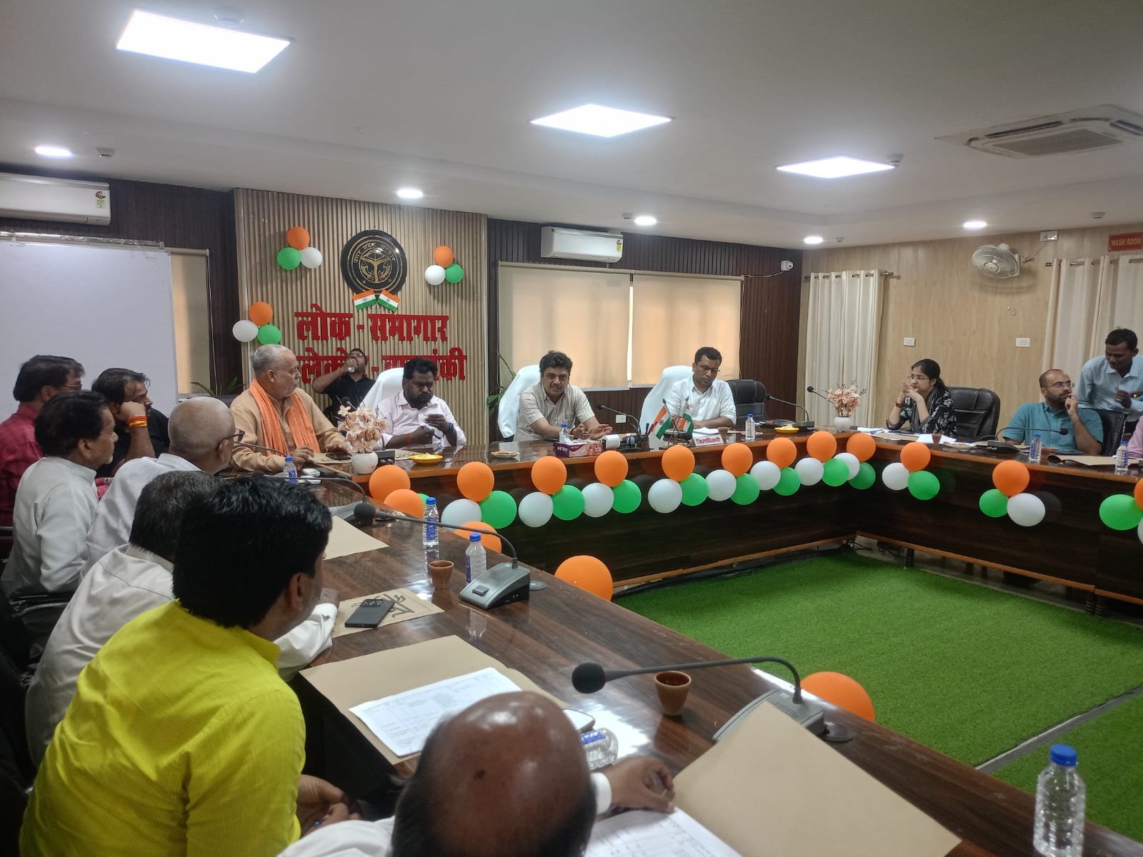 Barabanki News: मतदेय स्थलों के सम्भाजन पर मा0 जनप्रतिनिधियों एवं राजनीतिक दलों के प्रतिनिधियों के साथ बैठक सम्पन्न