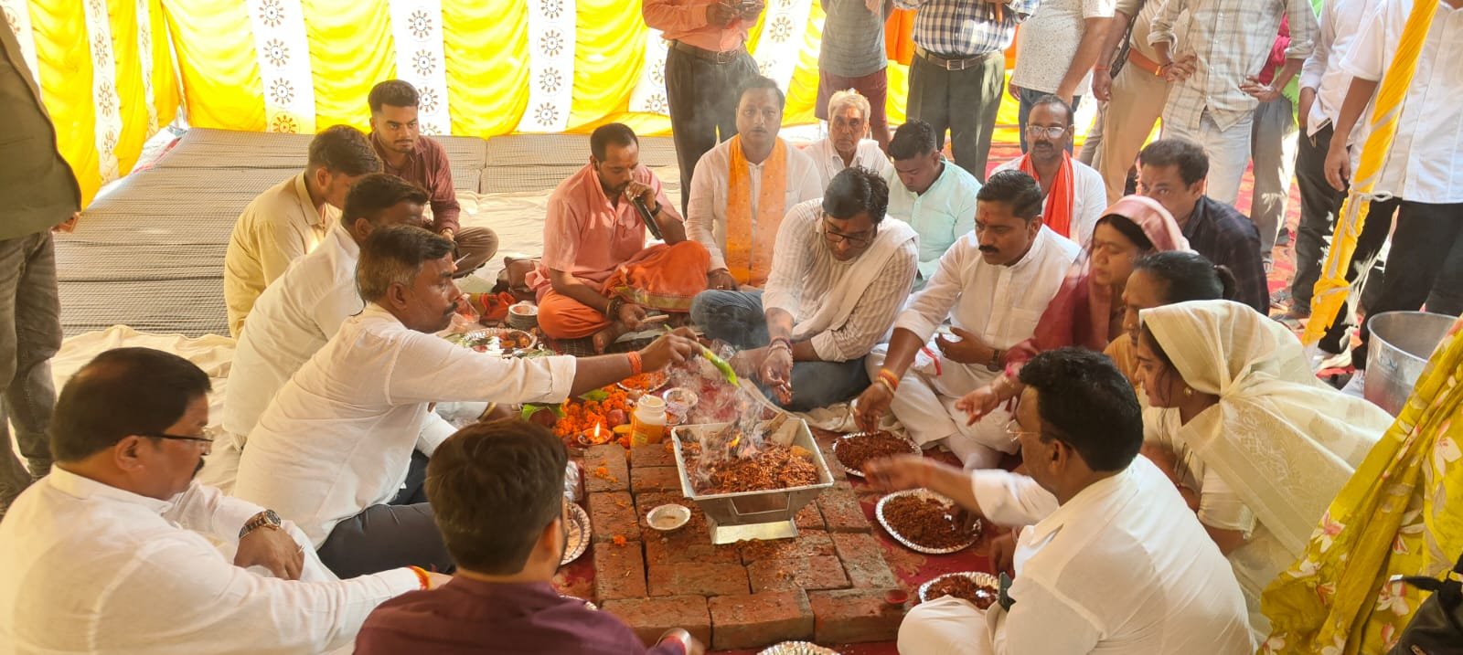 Chandauli News: मुख्यमंत्री वैश्विक नगरोदय योजना के तहत पीडीडीयू नगर में नए पालिका भवन का शिलान्यास